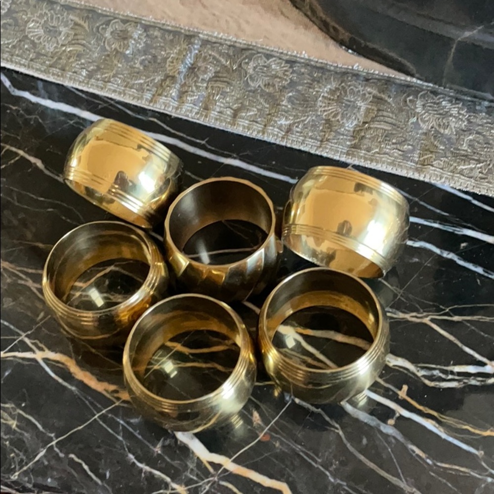 BRAND NEW set of 6 gold napkin rings